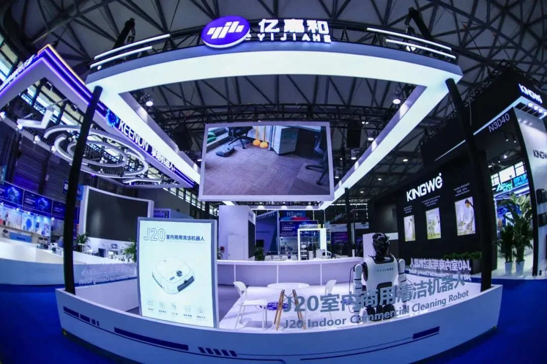 前方向我们走来的是，养老机器人