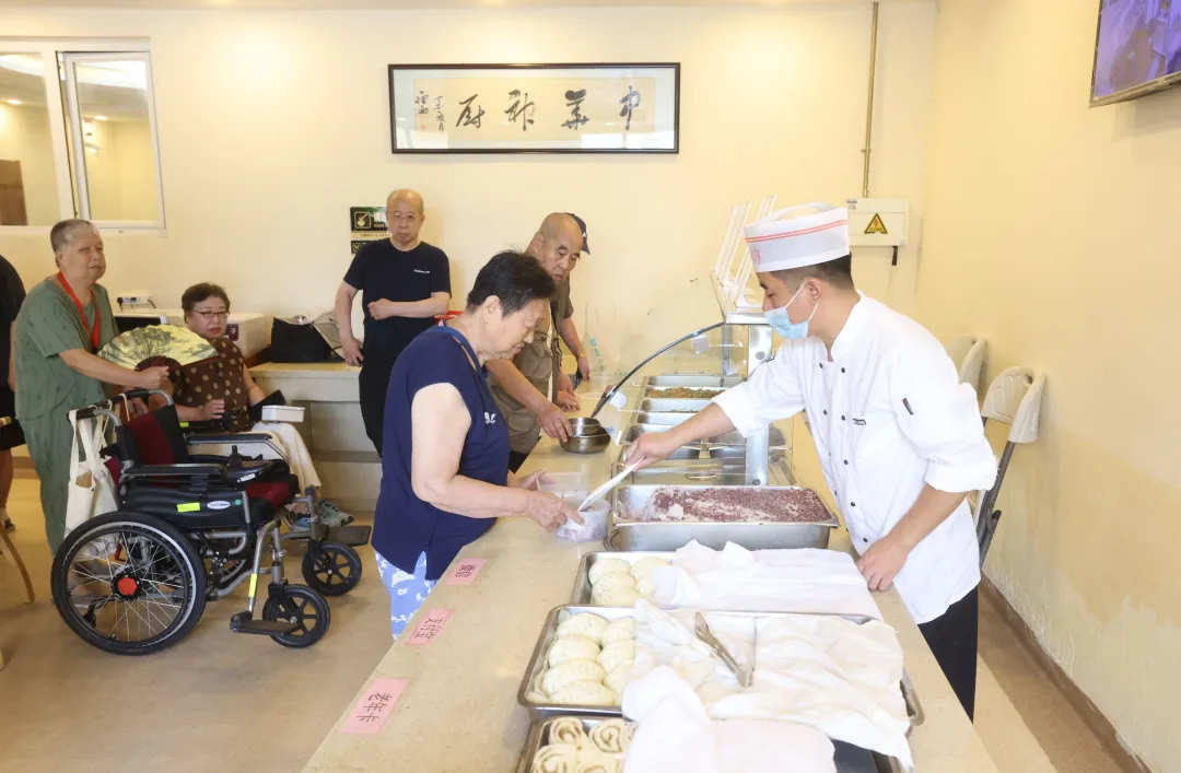 聚焦“老老人”织密服务网，北京今年新建50家区域养老服务中心