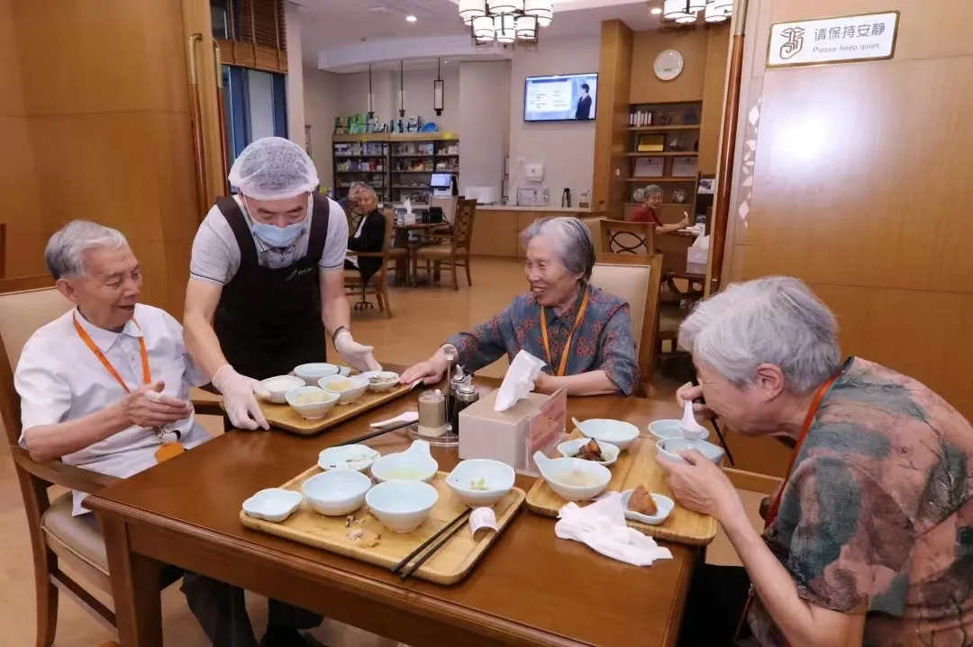 养老民生实事交卷：2300余家老年助餐点都在家门口