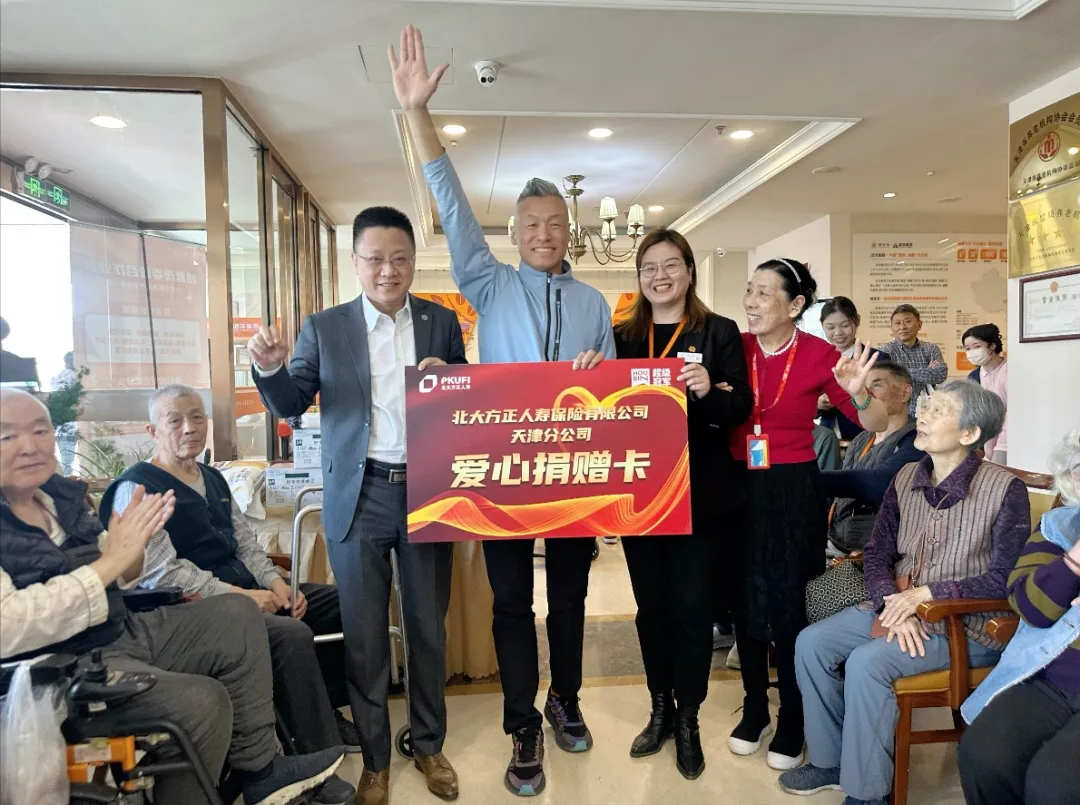 椿萱茂资讯 | “情暖桑榆”公益行动：奥运冠军侯斌走进椿萱茂慰问长辈