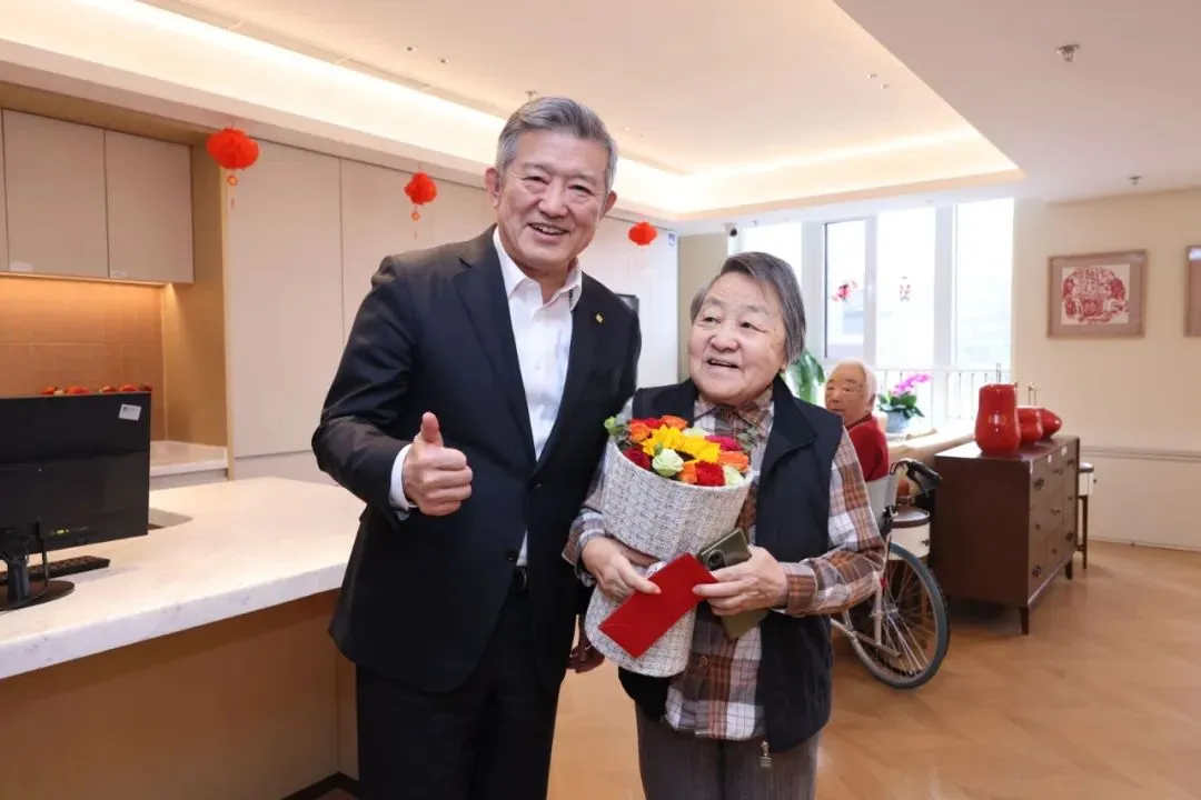 陈东升董事长看望在京泰康居民与机构伙伴