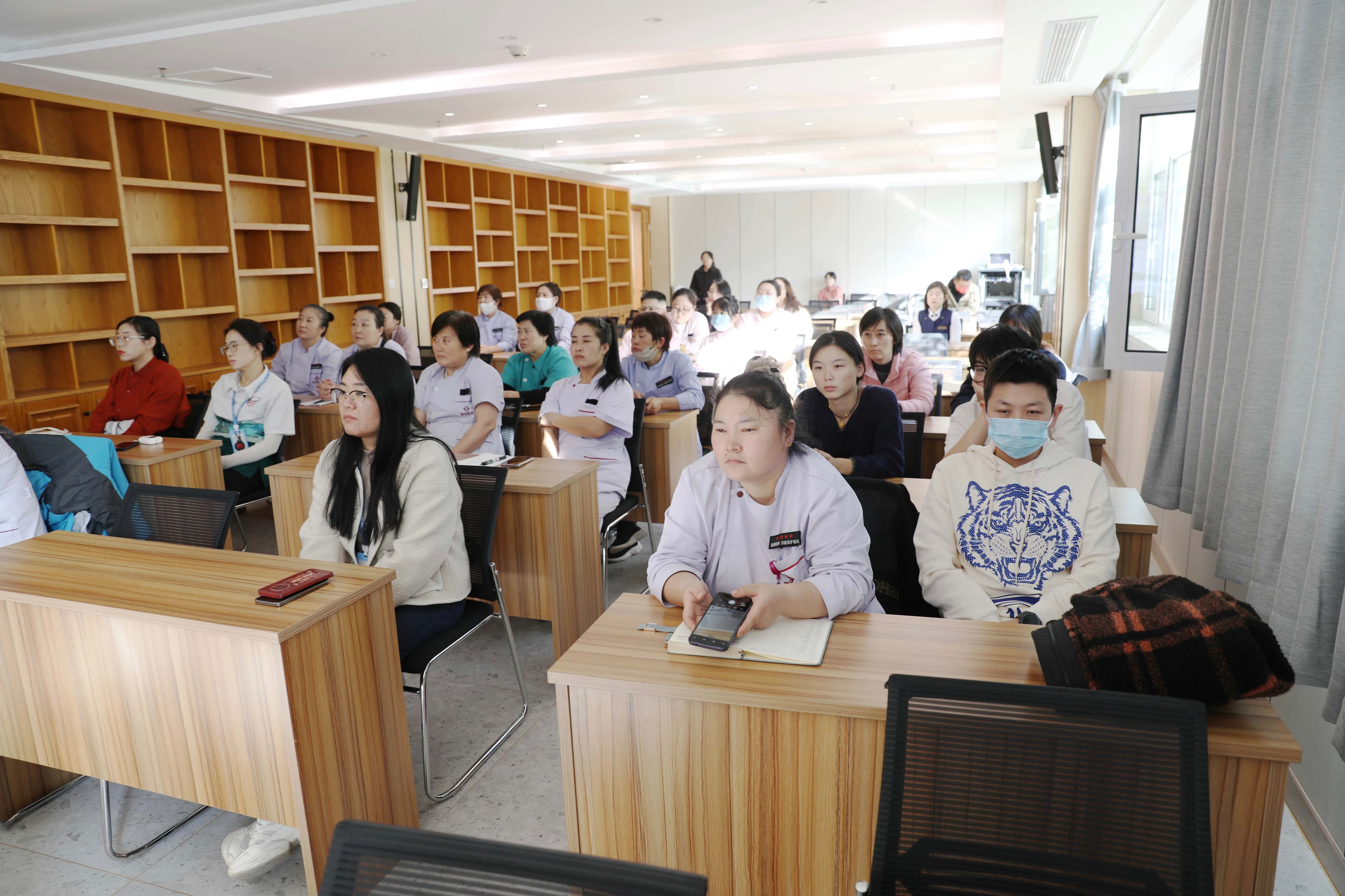 首佳健康城：筑牢安全防火墙，守护最美“夕阳红” | 2025年11月全国消防月，首佳在行动！