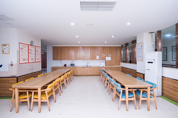 渝州路街道六店社区养老服务中心